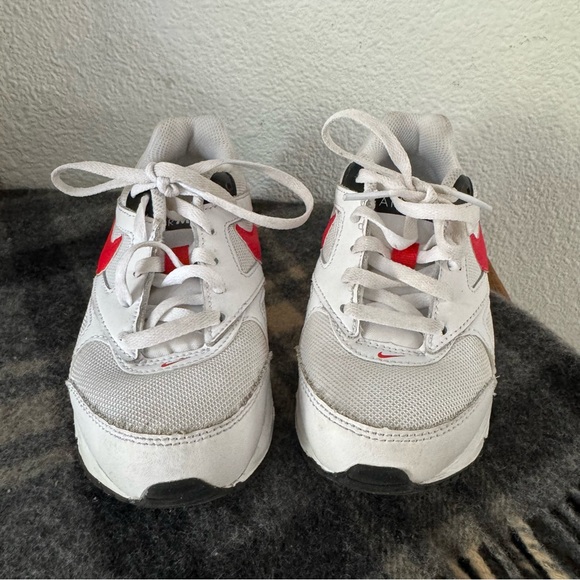 Streetwear Nike Kids Air Max IVO Running Shoes White Red Black 12C Sporty - Picture 3 of 11